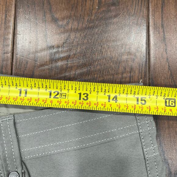 Kuhl Womens Shorts Sage Green Khaki Cargo Pocket Hiking Outdoor Bermuda Size 6 - Picture 6 of 8